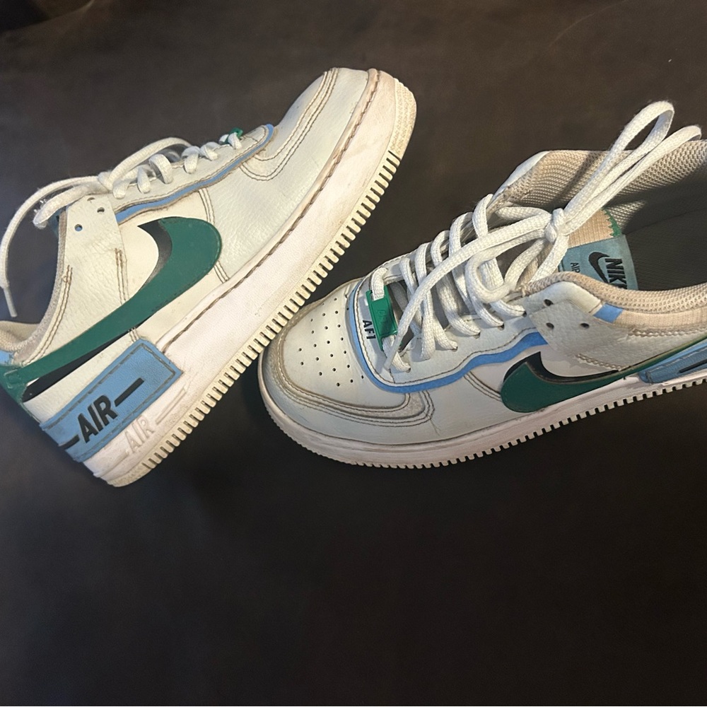 Nike White and Green Sneakers Classic Low-Top Design